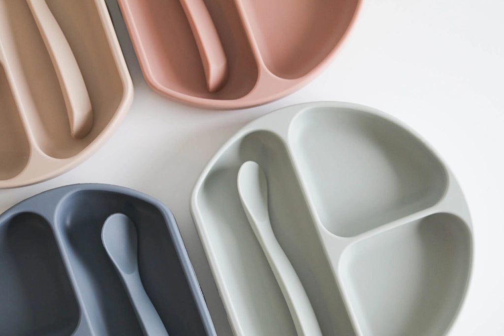 The Saturday Baby - Silicone Suction Plate + Lid & Spoon - Complete Feeding Set