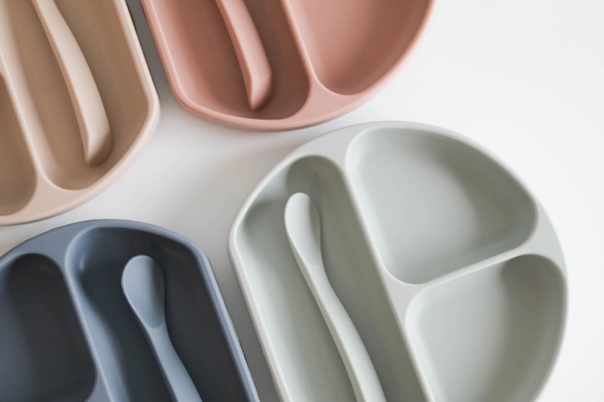 The Saturday Baby - Silicone Suction Plate + Lid & Spoon - Complete Feeding Set